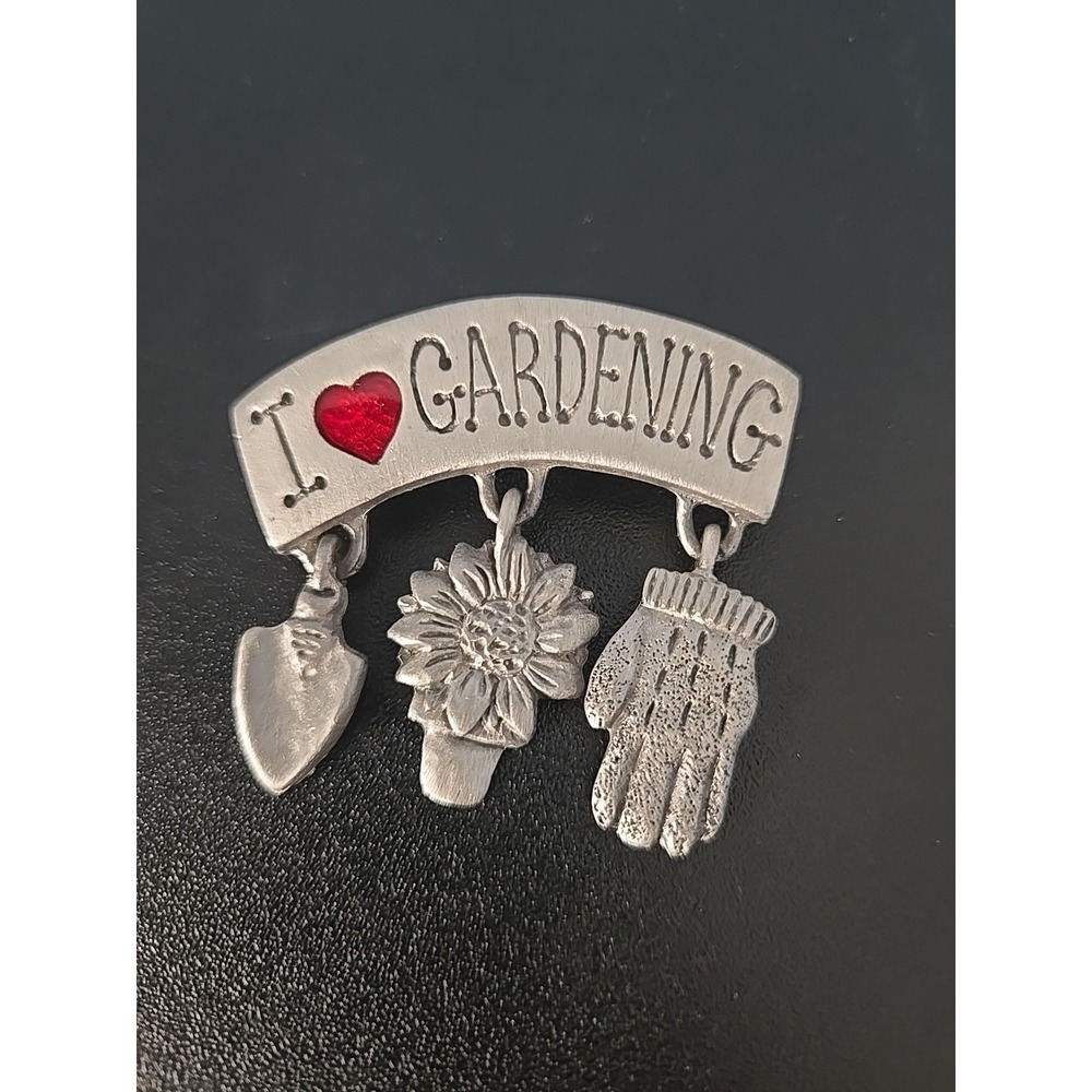 Pin Art 'I Love Gardening' Pewter Brooch Pin‎ Red Enamel Heart Design